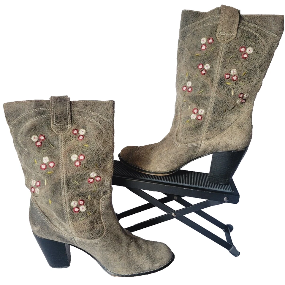 Botas Anthropology Seychelles Western Bordadas EE. UU. 6.5 Gris Floral Forrado Boho Foto 2 de 4