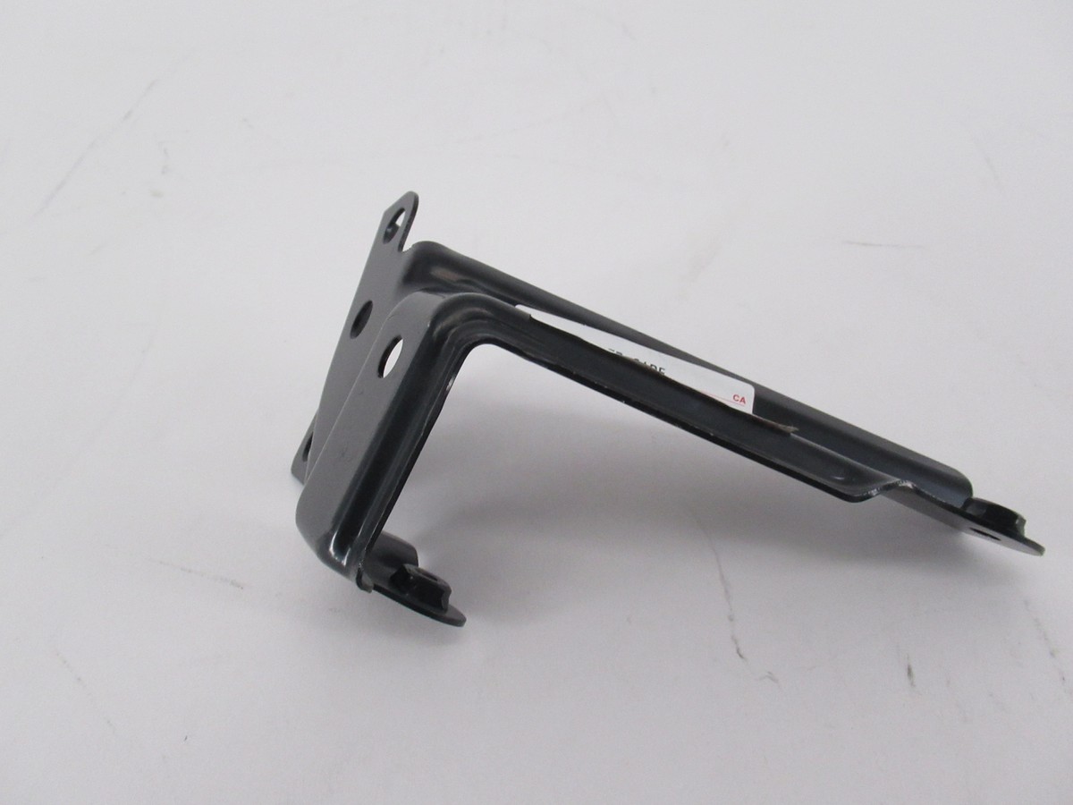 ノア　④ Genuine OEM Toyota 53835-10040 Passenger Front Fender Bracket 2018