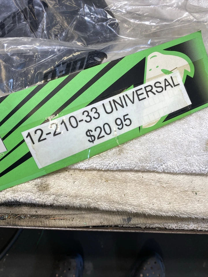 后挡泥板通用全新 UFO NOS 12-210-33 本田雅马哈 Bin 1 — 第 2/4 张图片