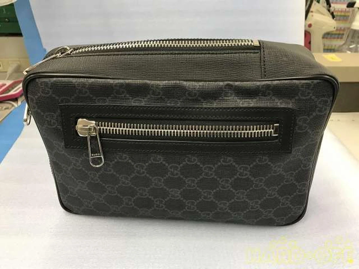 GG Supreme Belt Bag in Black - Gucci