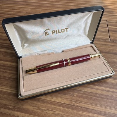 Pilot Red & Gold 18K  Vanishing Point Fountain Pen W/ Box & Paperwork 18K750