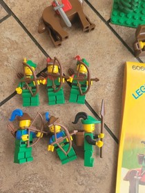 LEGO Castle Camouflaged Outpost 6066 Vintage Forestmen, with manual and minis