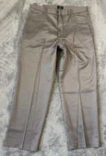 NWT Dockers Men’s Signature Khaki Pants 32x30 D3 Classic Fit Flat Front Cotton