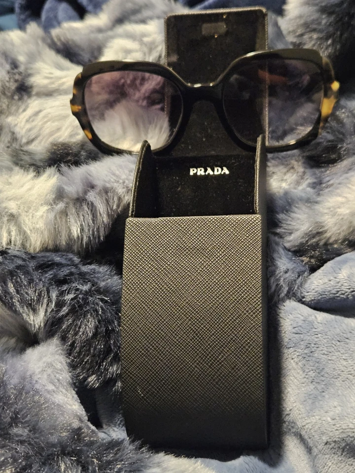Preowned Woman's Prada SPR 16U Sunglasses Black Authenticity Guaranteed (Black) - Image 3 of 4