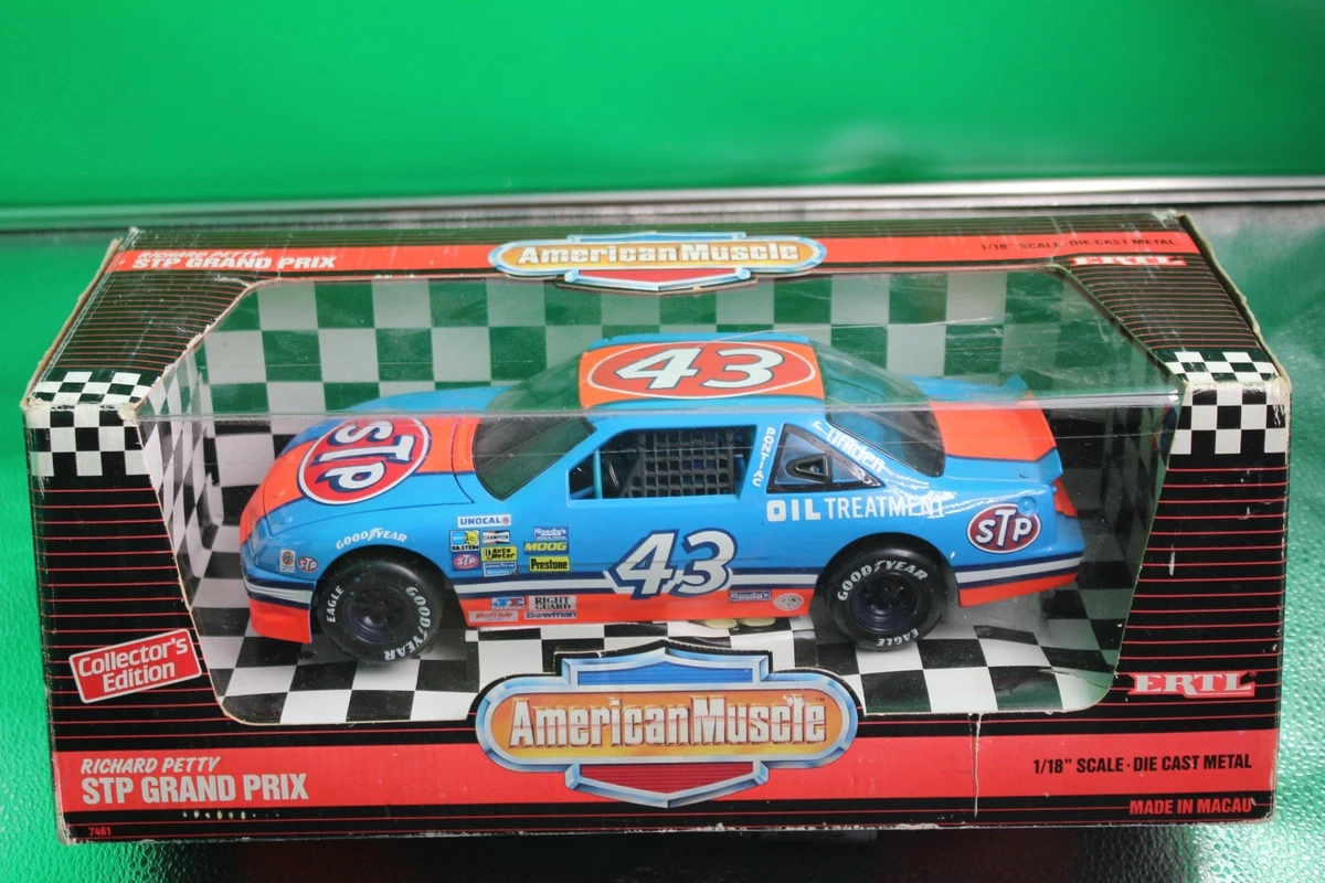 アメリカンマッスル NASCAR 1/18 Richard Petty STP NASCAR Richard Petty #43 STP Pontiac Grand Prix 1:18 Scale