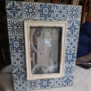 quadro con cornice effetto piastrelle blu 25 cm sass & belle