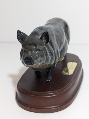 Royal Doulton Vietnamese Pot Bellied Pig on Wooden Stand Vintage Collectable VGC - Picture 3 of 6