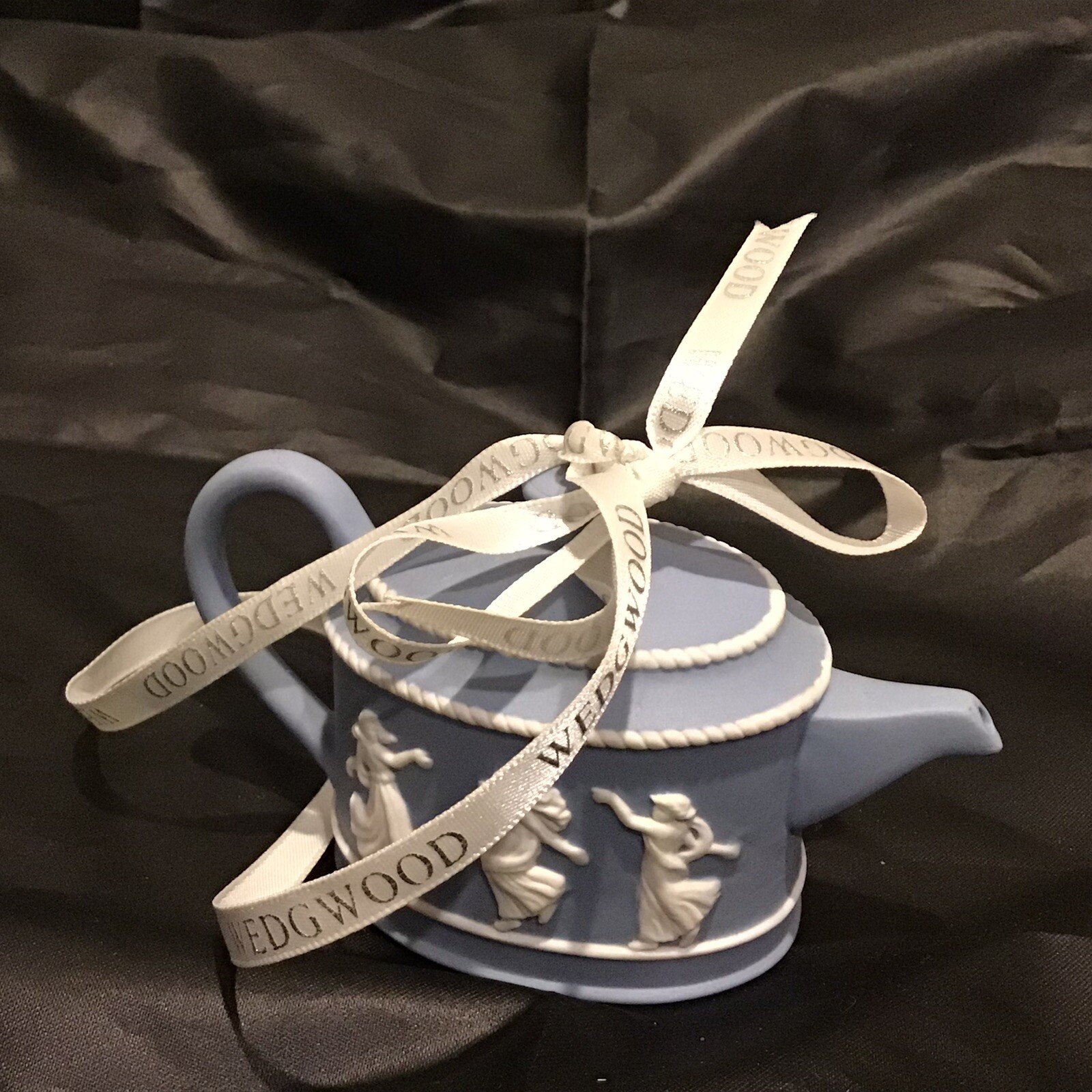 Wedgewood Jasperware CAMEO Teapot Dancing Hours Ornament Christmas Tree