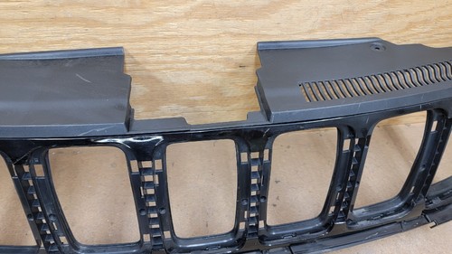 2017 2018 2019 2020 JEEP GRAND CHEROKEE Front Bumper Upper Grille Trim - Picture 5 of 24