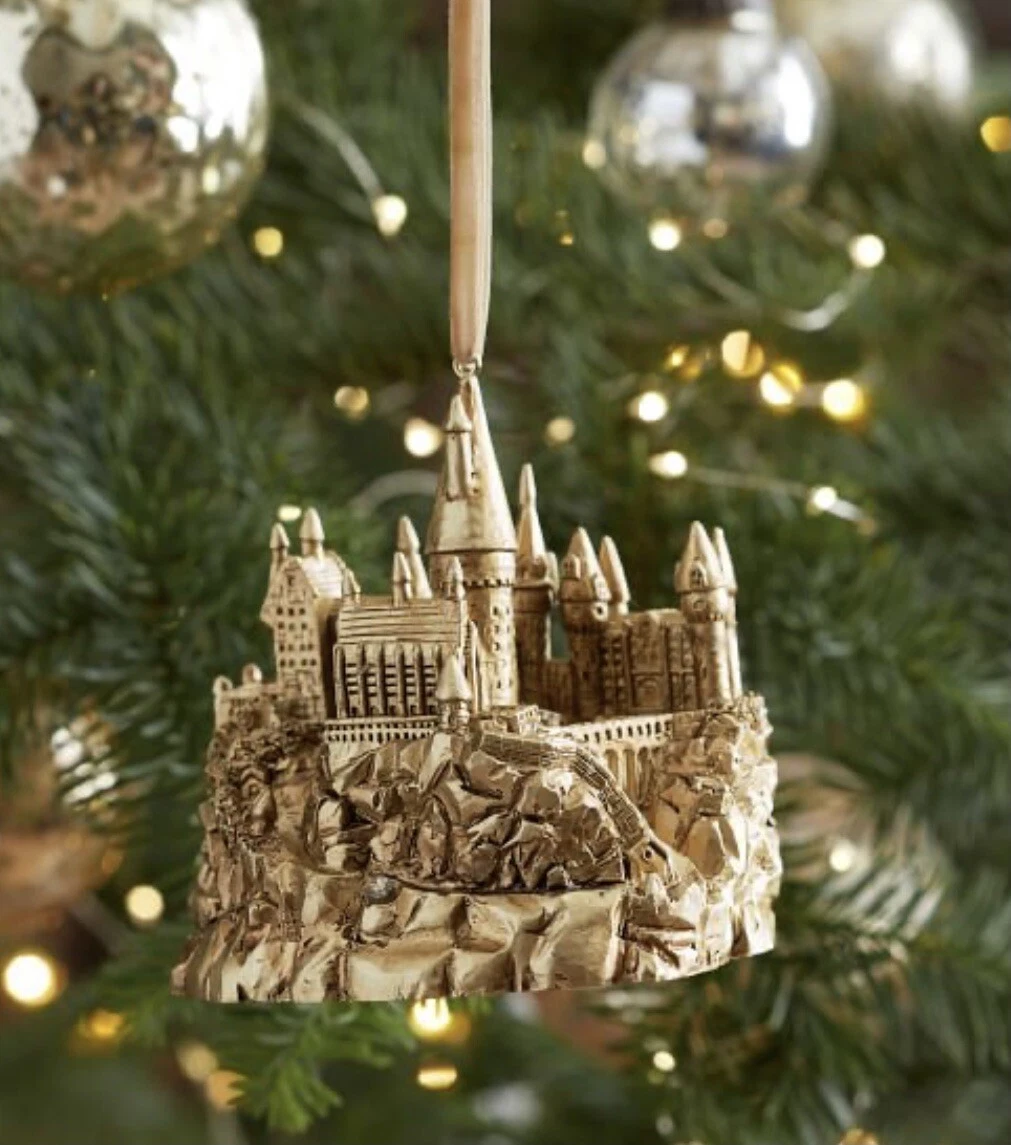 Hogwarts Christmas Tree  Harry potter christmas decorations, Harry potter  christmas, Harry potter theme christmas