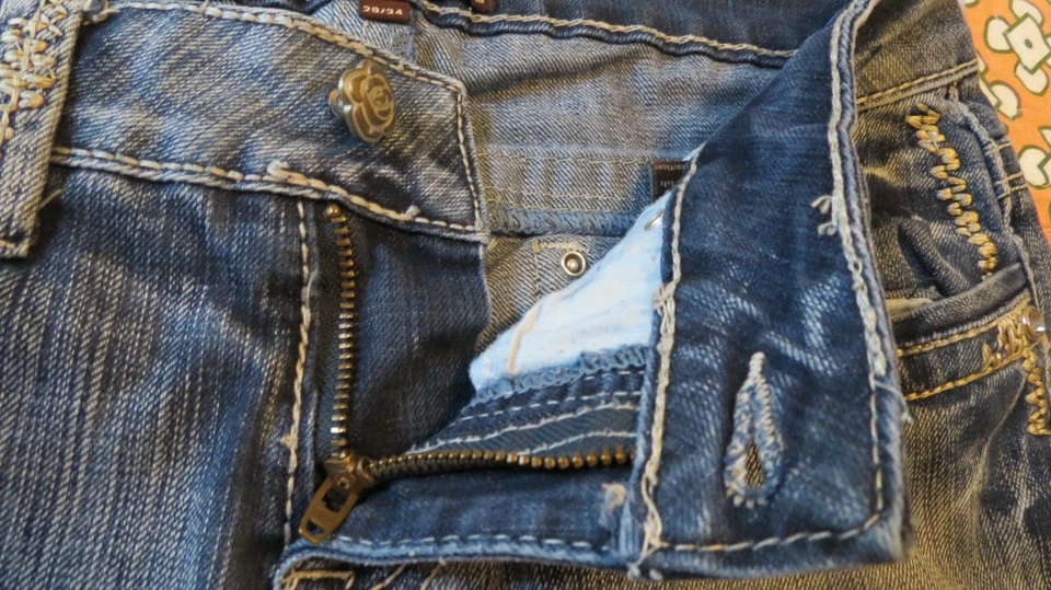 Mild Distressd Womens Cowgirl Up Jeans Tag Size 29x34 Actual 32X32 1/2" - Image 4 of 4