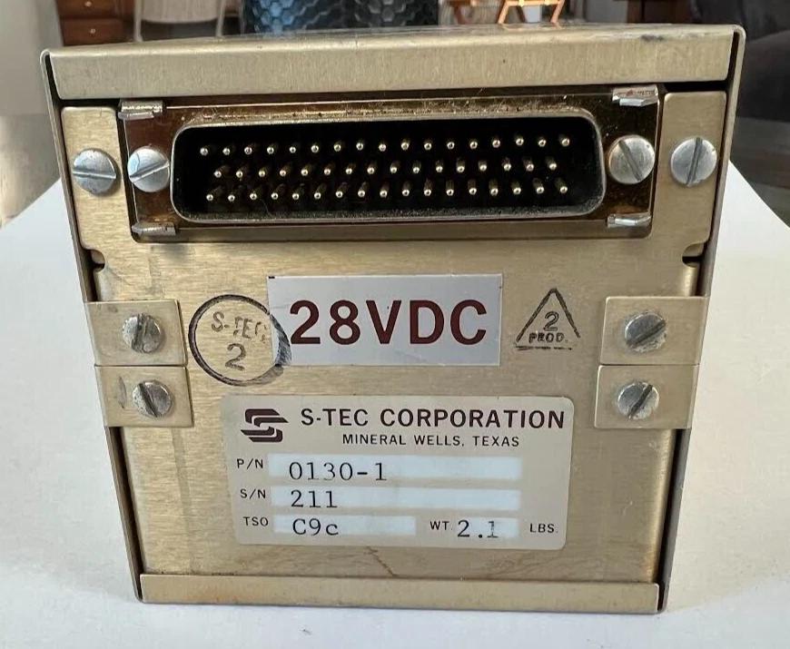 Caja de control PILOTO AUTOMÁTICO S-TEC Corporation P/N 0130-1 28VDC Foto 2 de 3