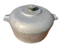 Vintage USA Magnalite 5 Qt 4.5 Liters Round Roaster Dutch Oven Pot with Lid