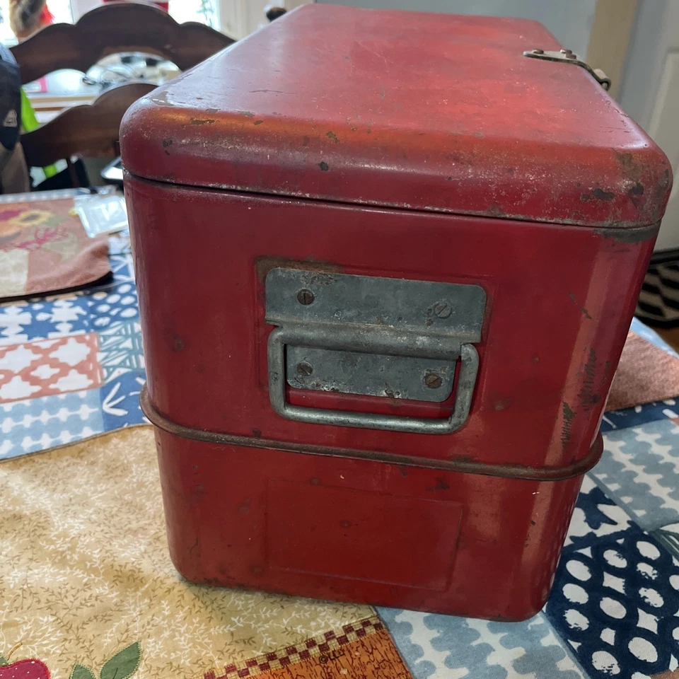 Enfriador Budweiser King of Beers vintage de metal rojo Foto 3 de 4