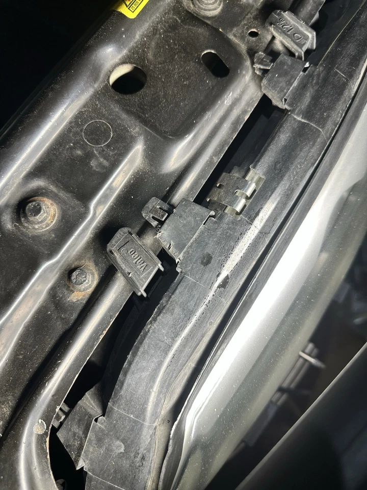 原始设备制造商 2004 - 2007 年沃尔沃 S60R V70R T5 2.5L P2 左侧驾驶员车头灯组件 — 第 3/4 张图片