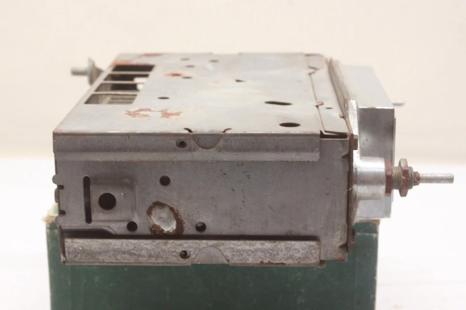 Original 1960 1961 1962 1963 1964 Chevrolet Corvair AM Radio Assembly Delco GM - Image 4 of 4