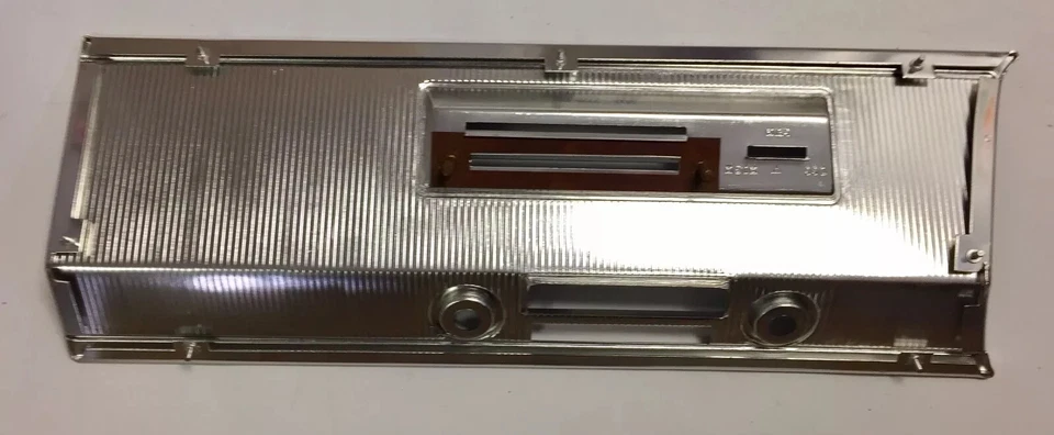 Panel de bisel de control de calefacción de radio Plymouth Valiant 1967 NOS 2770565 Foto 2 de 2