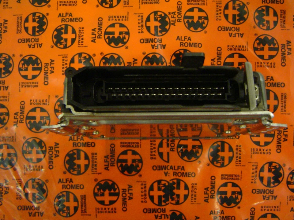 ECU MOTRONIC ALFA ROMEO ALFETTA BOSCH 0261200044 Foto 2 de 3