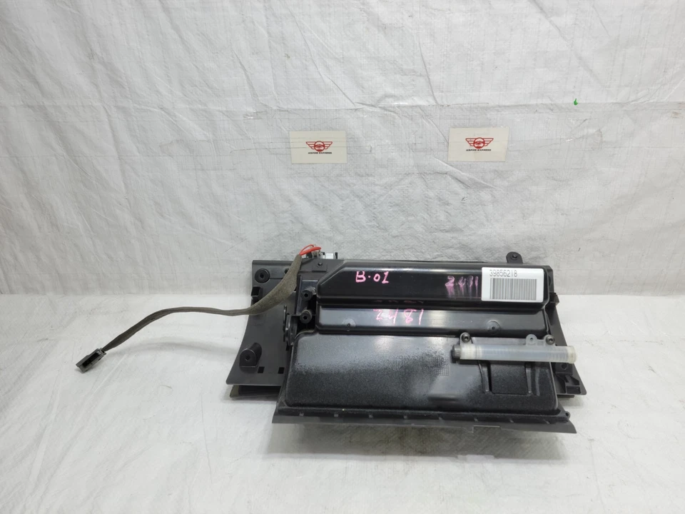 03-06 沃尔沃 XC90 Dash 手套盒存储隔层 3409563 原始设备制造商 — 第 4/4 张图片