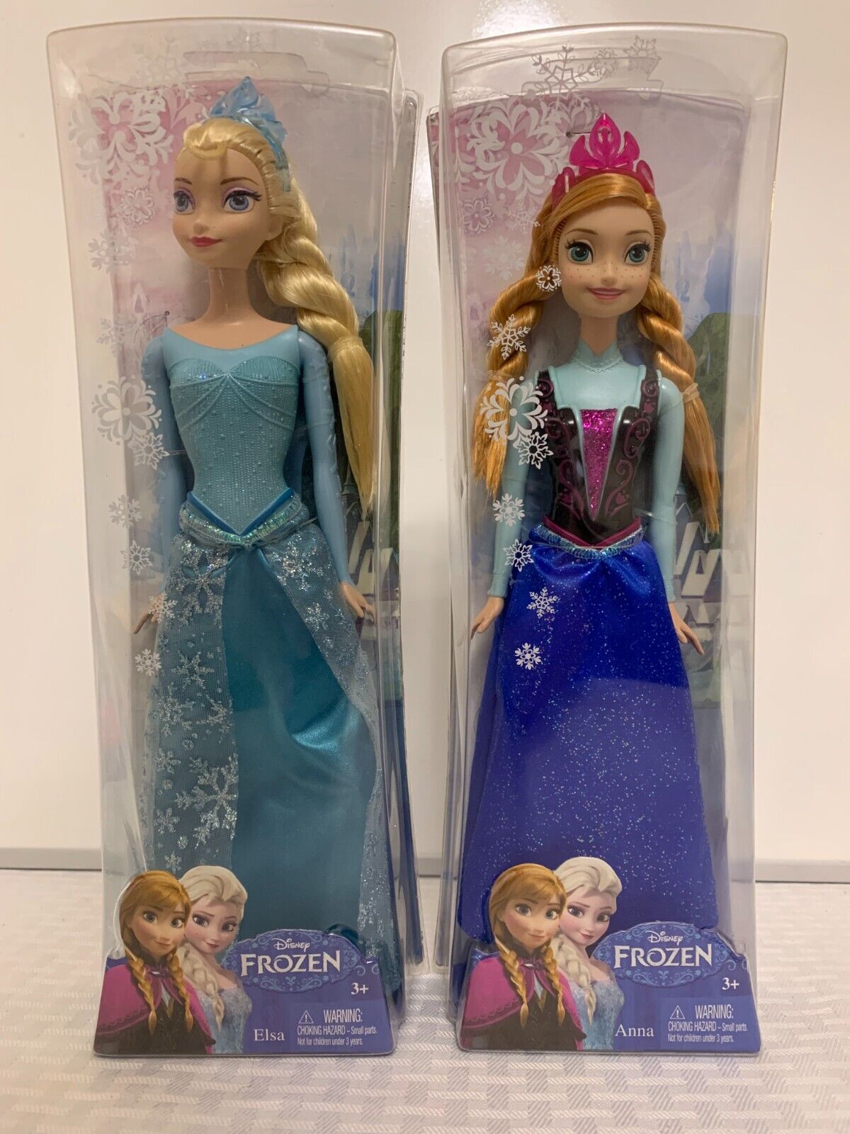 Frozen Photo: Anna and Elsa  Frozen elsa and anna, Elsa frozen, Frozen  photos