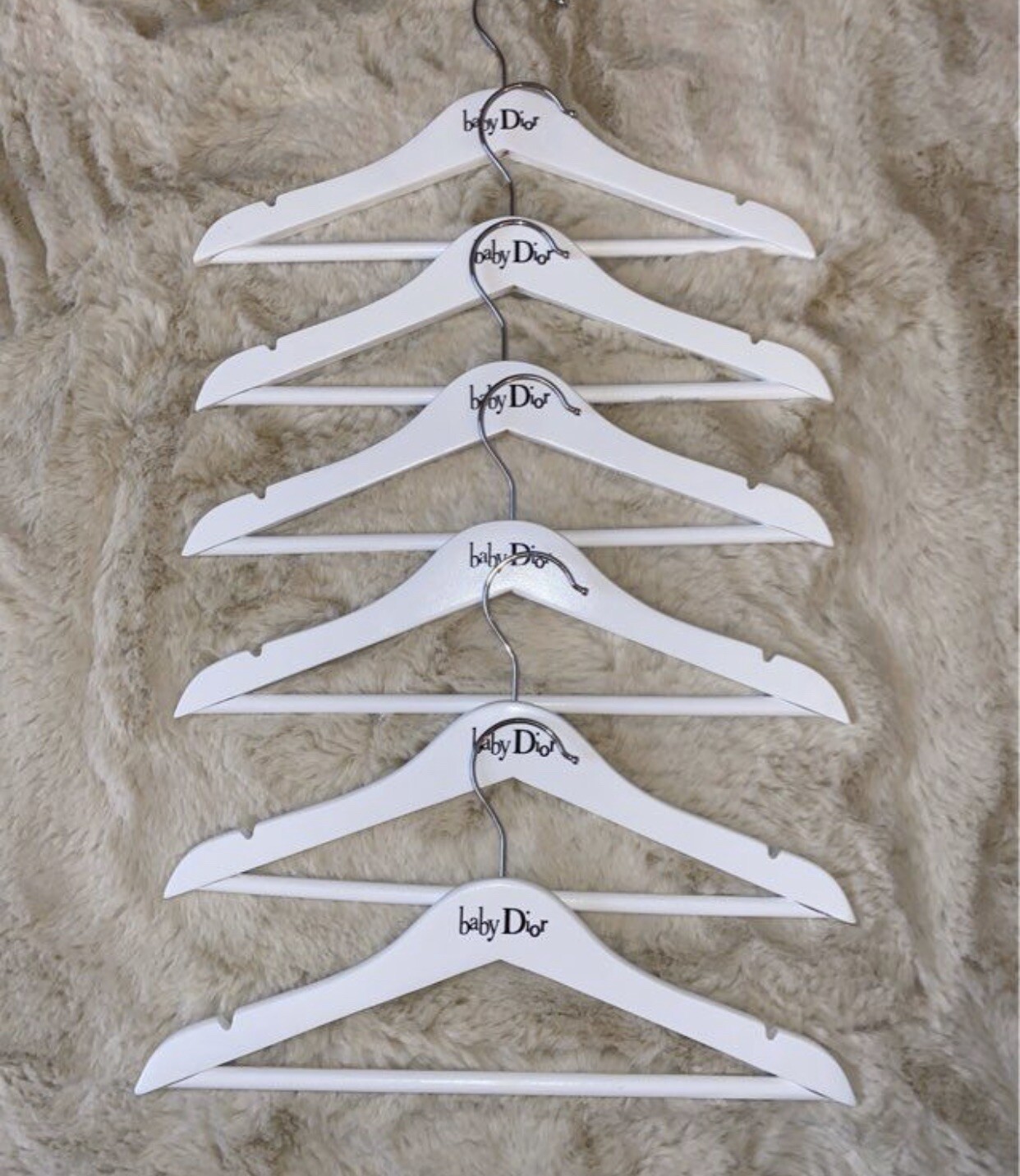 Cintre Baby Dior Lot x6 : organisez le dressing de naissance de votre enfant