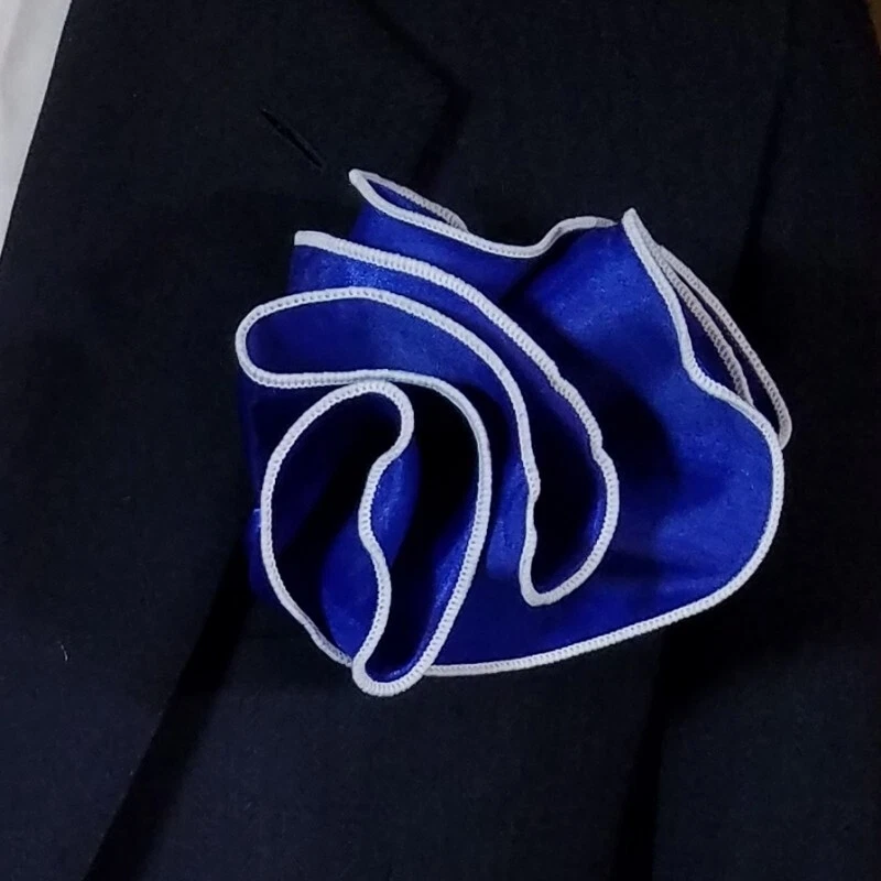 NOVO - Pufe masculino 2 em 1 bolso redondo quadrado - Cetim azul royal com acabamento branco - Imagem 2 de 4