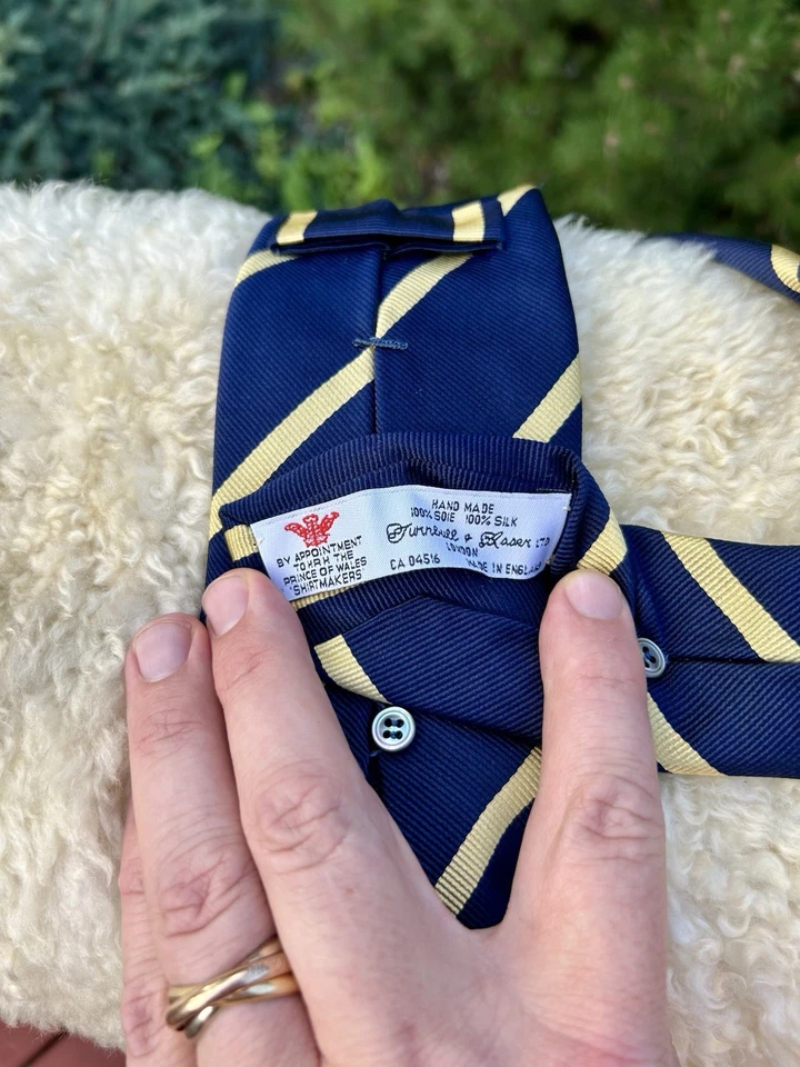 Corbata vintage Turnbull & Asser Londres Inglaterra para hombre azul con rayas amarillas Foto 3 de 4