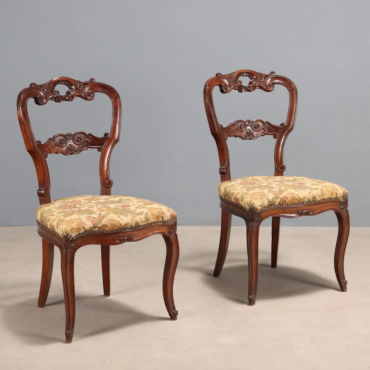 Chaises et fauteuils du XIXe siècle en noyer