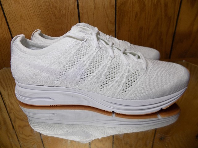 nike flyknit trainer triple white