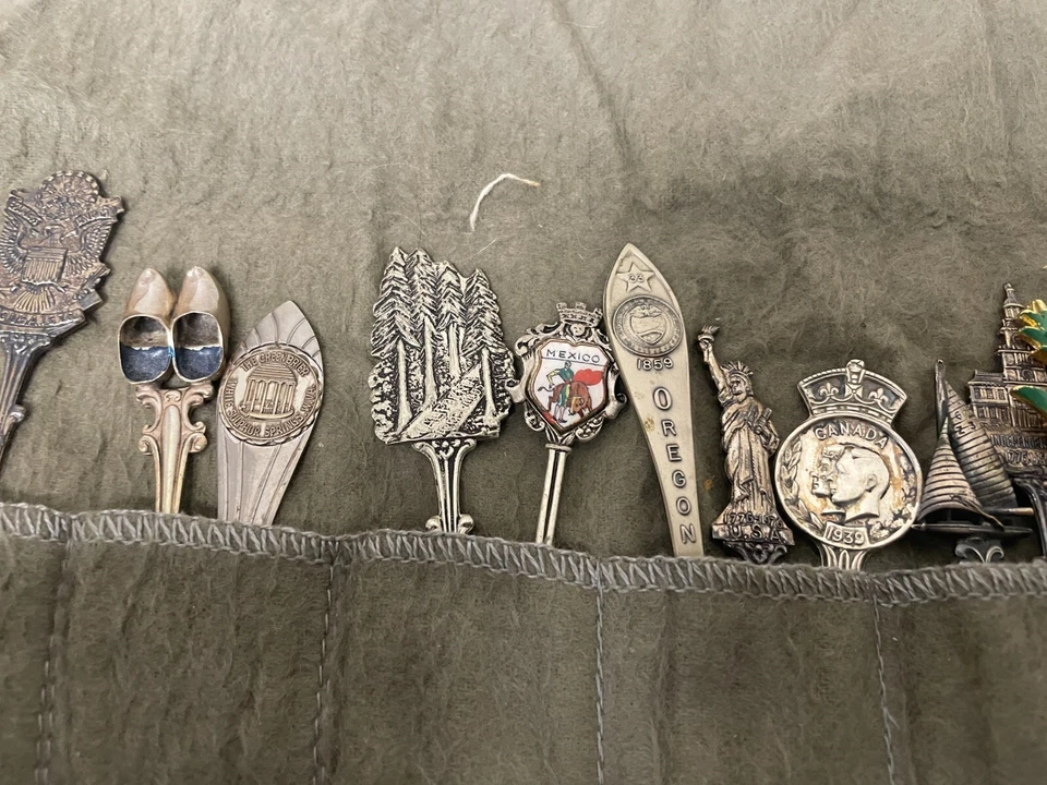 Lote de 19 cucharas de recuerdo vintage surtidas plateadas colección países del mundo Foto 4 de 4