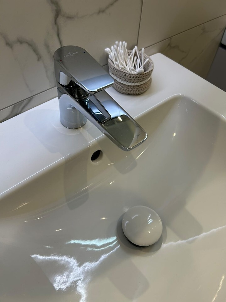 Ex display Villeroy & Boch 600mm Vline basin vanity unit & tap RRP £