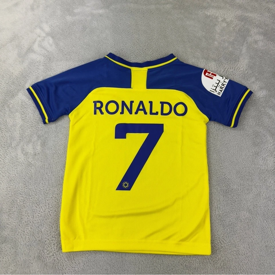 Camiseta, shorts e meias de futebol infantil Cristiano Ronaldo nova com etiquetas tamanho 16 Al Nassar Soccer - Imagem 3 de 4