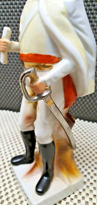 A Superb Vintage Porcelain Figurine/statue of an 'officier Des