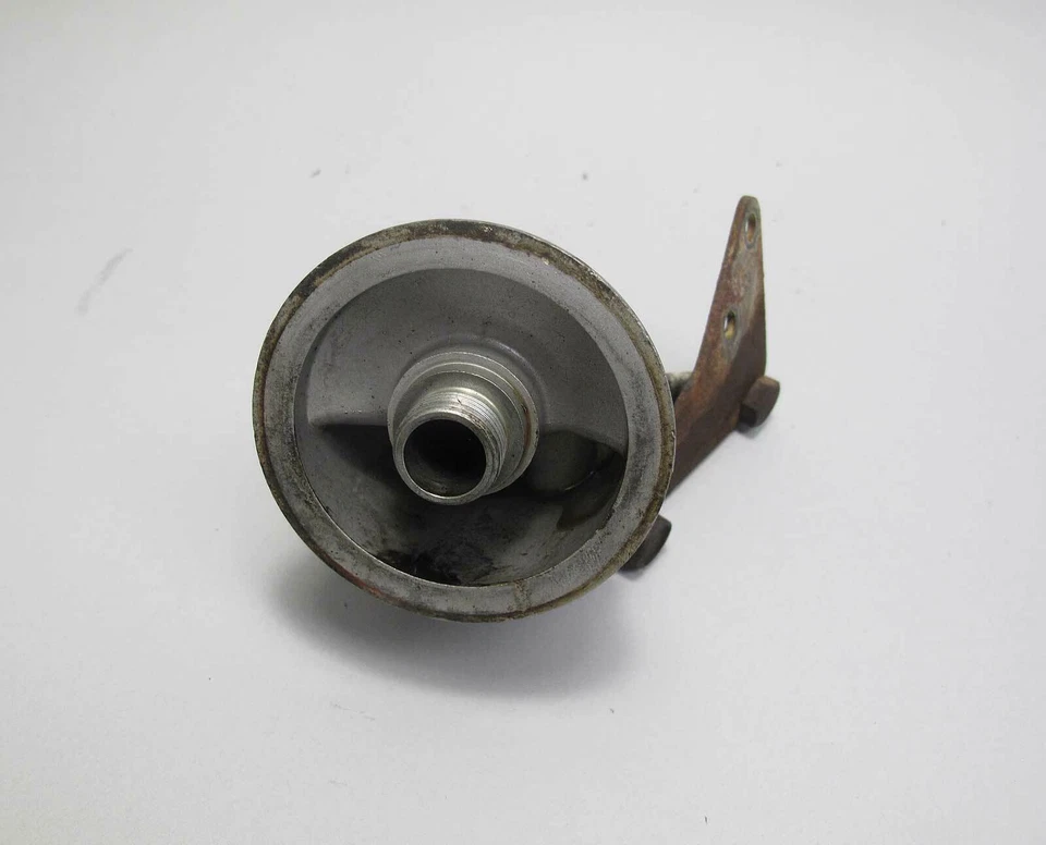 BMW 2002 E21 320i M10 1976-1979 cabezal de montaje de filtro de aceite de motor de 4 cilindros OEM Foto 3 de 4
