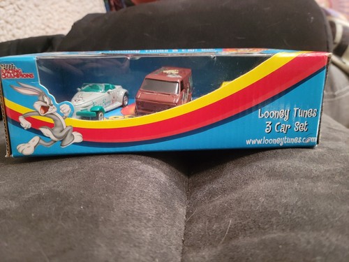 2002 Racing Champions Looney Tunes 3 Car Set AVON FSC # F689431 - Picture 2 of 4