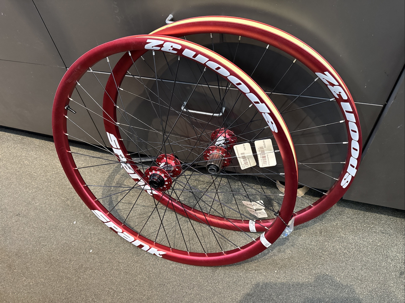 Spank Spoon 32 Wheelset 27.5”. 135x12mm Rear. 100x15mm Front. | eBay