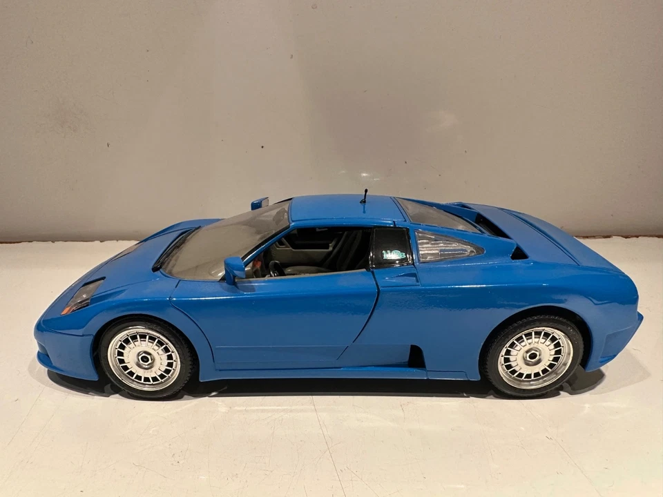 BURAGO 1/18 VOITURE BUGATTI 11 EB - Photo 2/4