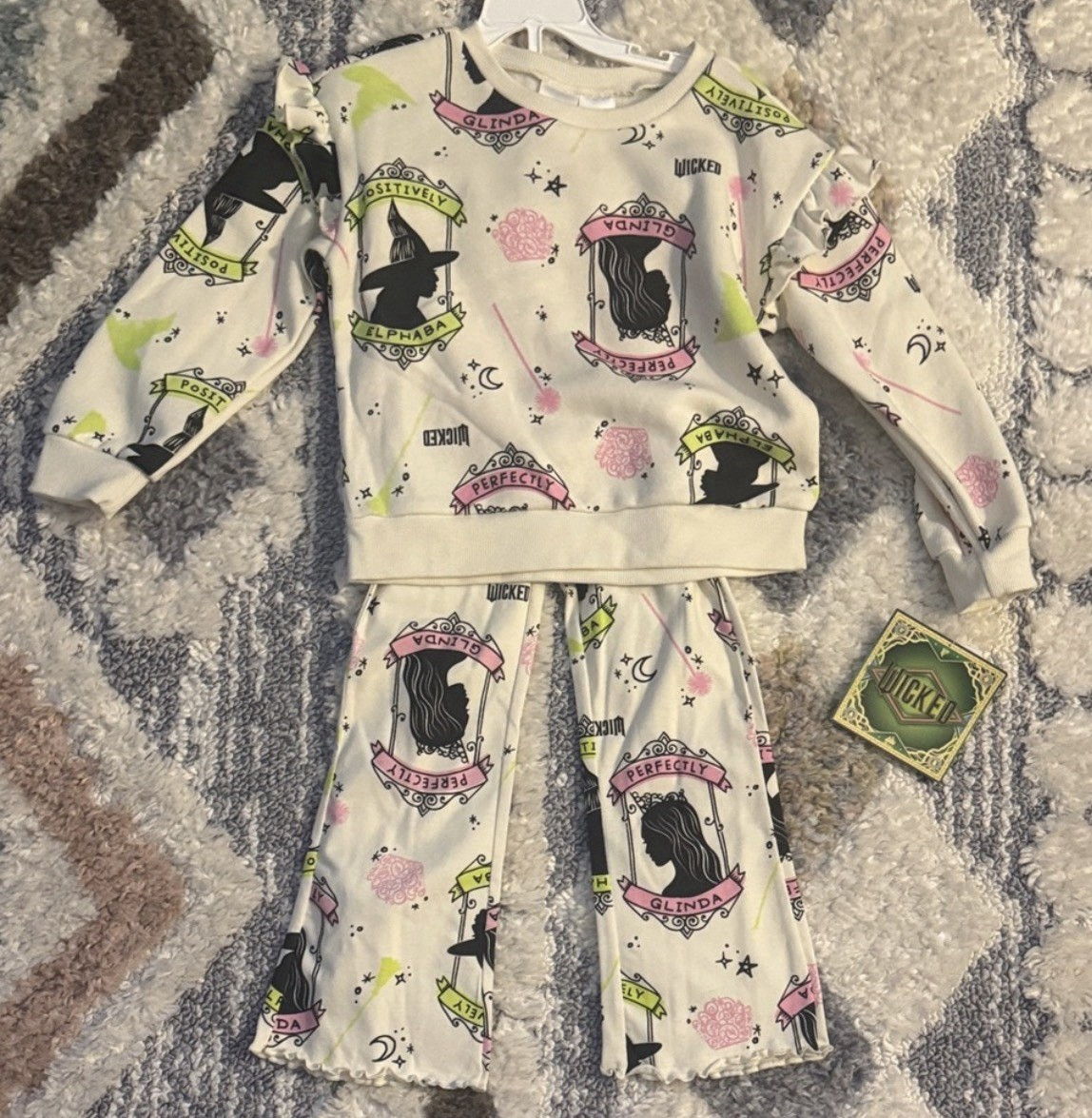 Wicked Girls 4T 2pc Outfit Set Cream/Pink Graphic Fleece Sweatshirt Pants