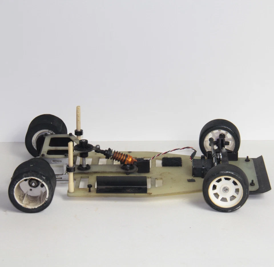 Vintage R/C Team Associated RC10L Pan Car Chassis - For Parts/Repair 🏎️ - Image 2 of 4