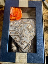 Men  s Tie With Handkerchief And Pocket Flower