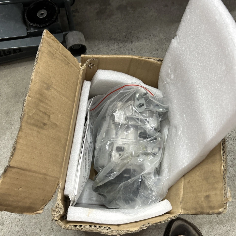 AC Compressor for Nissan Sentra 2.1 A/C Never Used In Original Box - Image 2 of 2