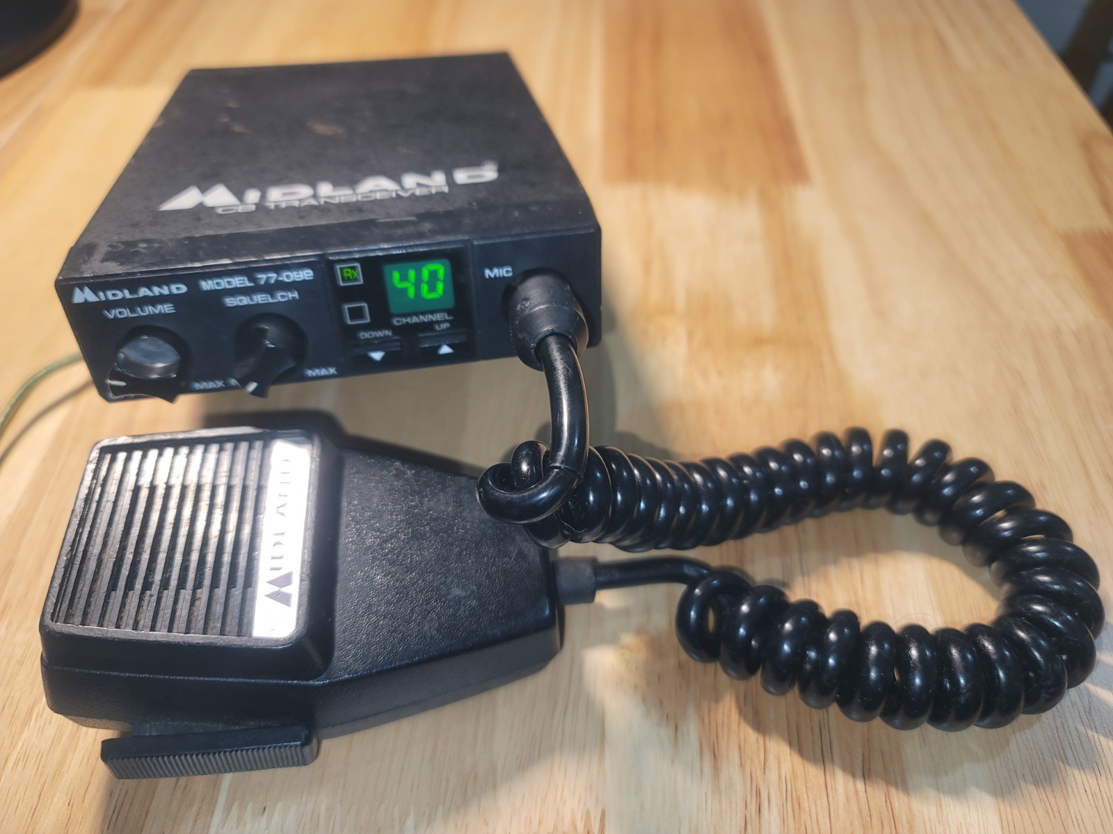 Model 77-099 Cb Radio With Mic