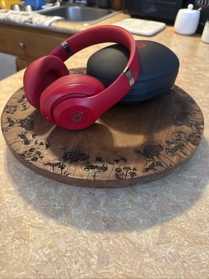 Beats by Dr. Dre Solo Over-the-Ear Headphones Red With case Excellent Condition