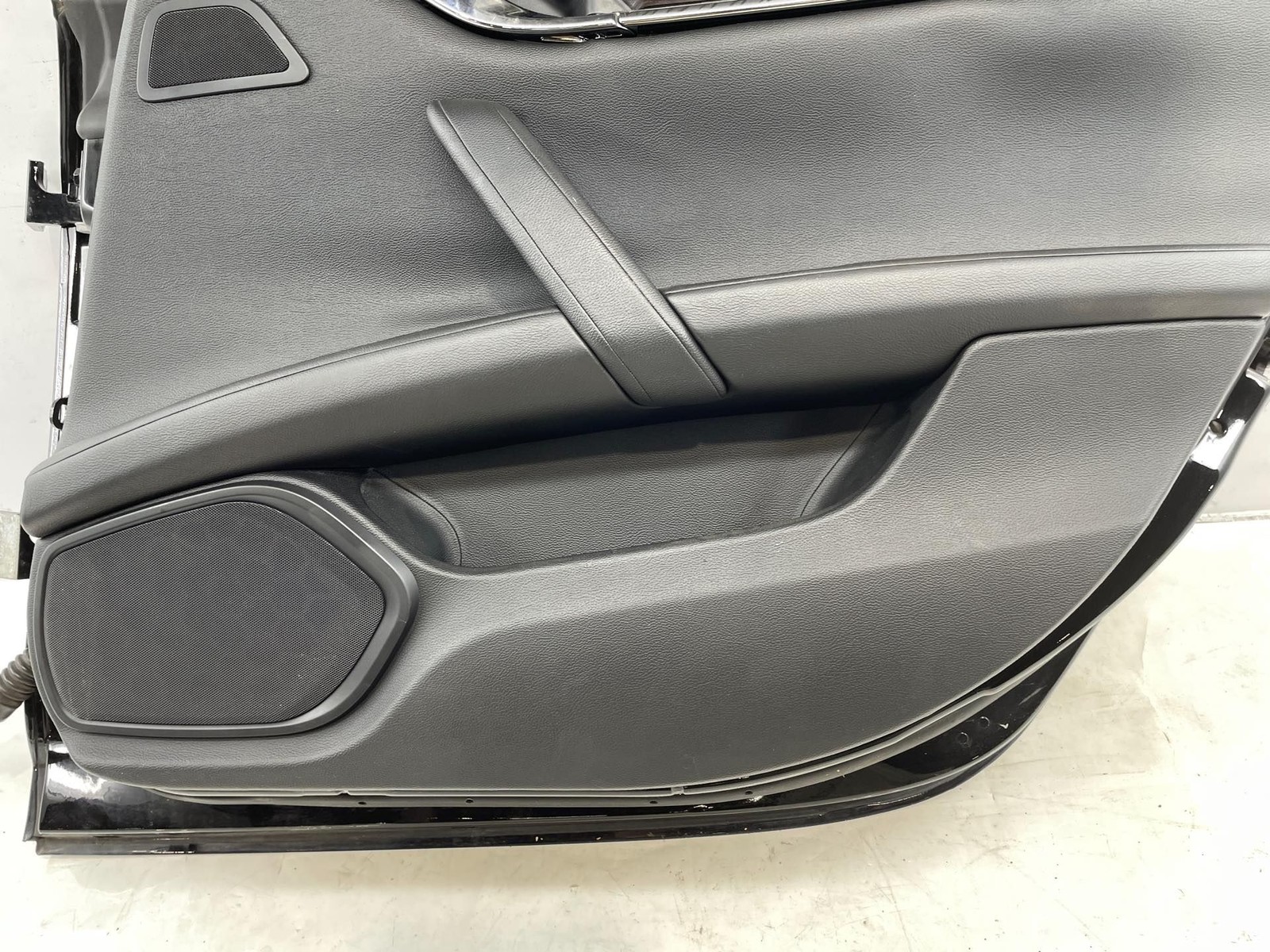 2014 Maserati Quattroporte S RH Passenger Rear Door Assembly Dirt In Paint