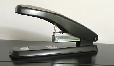 Großer ungewöhnlicher langer Arm tiefer Schreibtisch Hefter