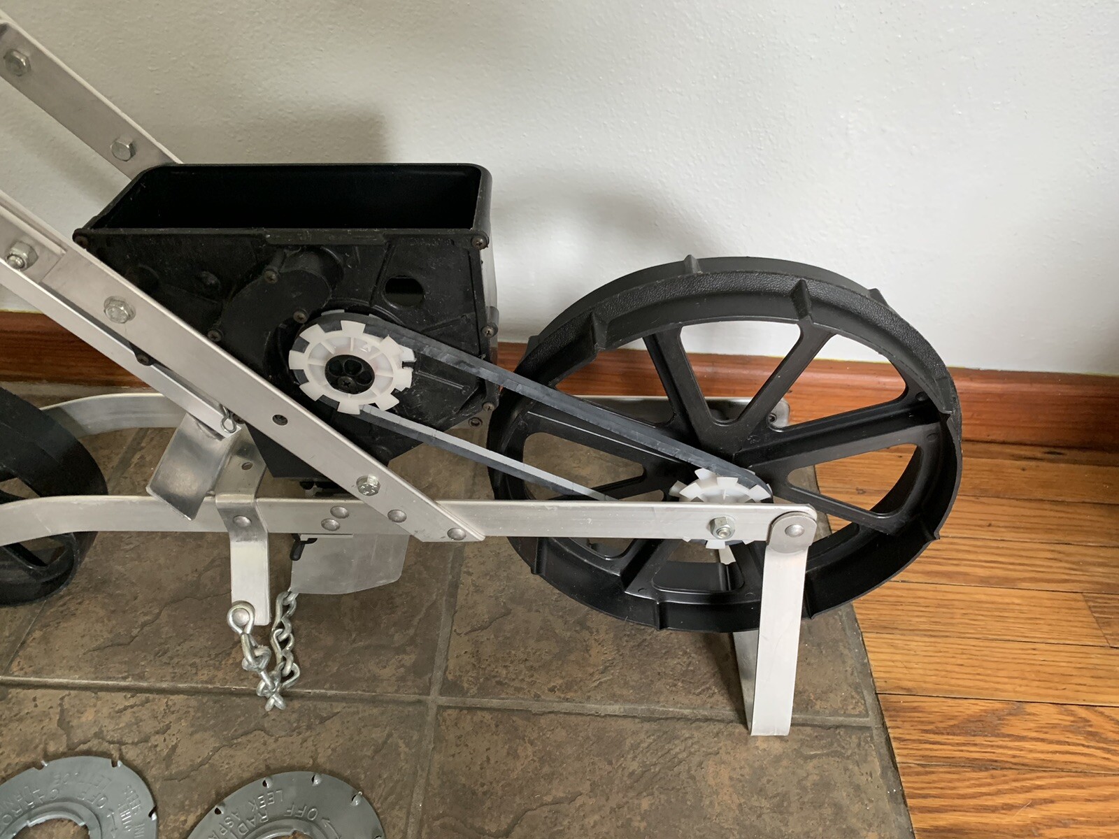 Precision Garden Seeder Earthway 1001 B