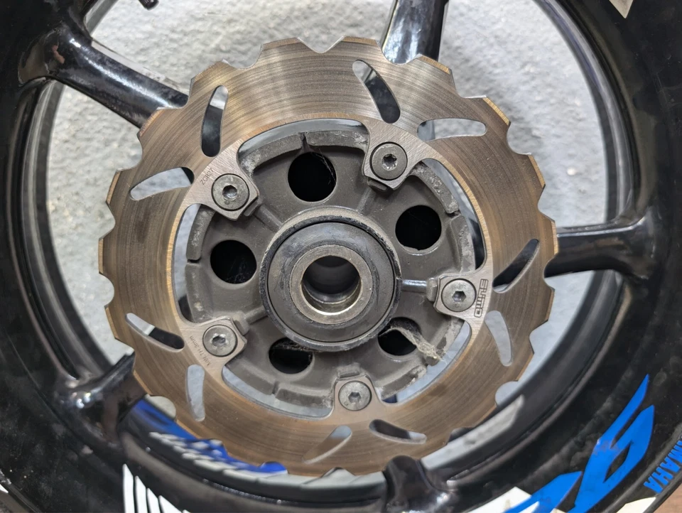 2007 YAMAHA YZF R6 OEM ЗАДНЕЕ КОЛЕСО ЗАДНИЙ ОБОД РОТОР СТУПИЦА - 5SL-25338-00-98 - Изображение 3 из 4