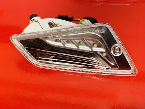 VESPA GTS GTV 250 300 TRIOM FRONT LEFT AND RIGHT LED INDICATOR UNITS WITH BULBS - Picture 2 of 8