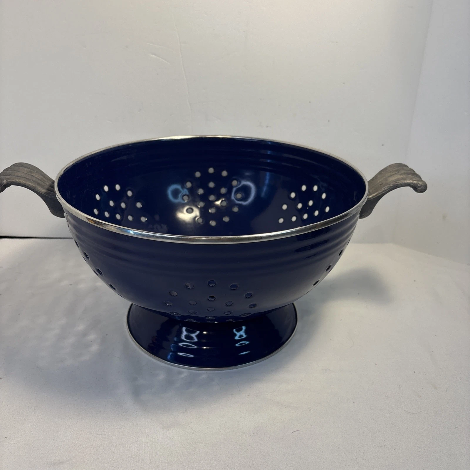 Vintage Fiesta Ware Cobalt Blue Colander Strainer Fiestaware Enamel Claw Handles
Opens in a new wind