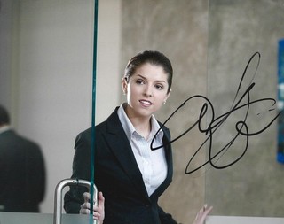 ORIGINAL AUTOGRAMM VON ANNA KENDRICK ( FILM / MUSIK / PHOTO 20 x 25 cm !!!! )